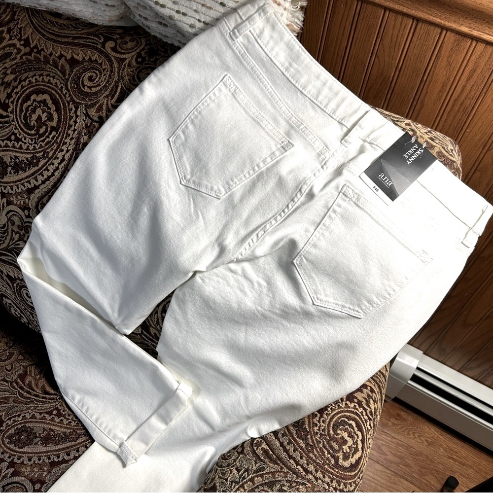 NWT - a.n.a.(a new approach) Super Soft White Lightweight Denim Skinny Ankle. - Picture 4 of 6